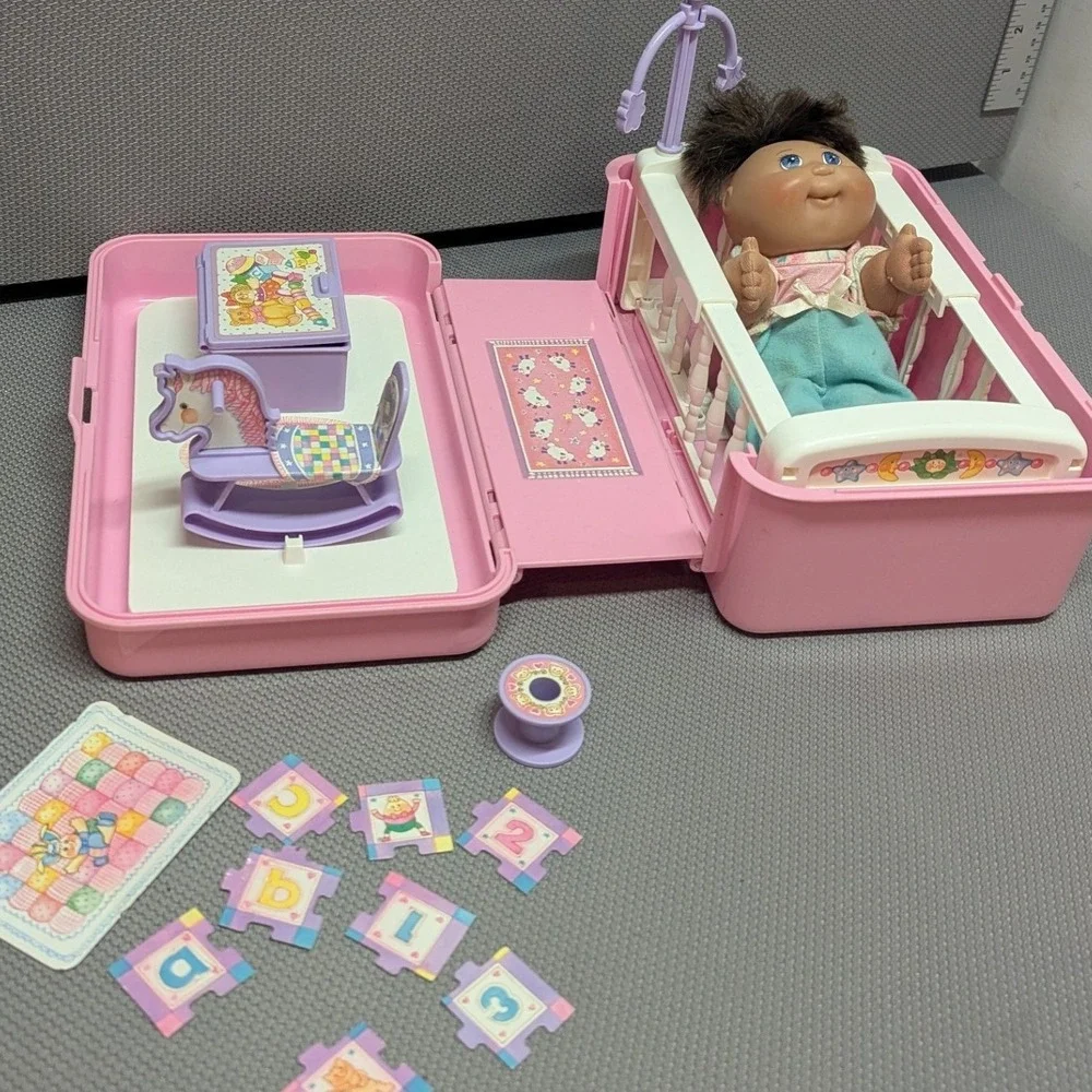 VTG 1995 Mattel Cabbage Patch Kids Love N Go 1st Edition Mini Doll Nursery Case